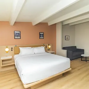 Ramada By Wyndham Orlando South Hotel